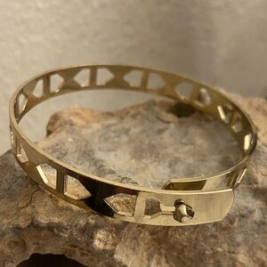 5/$10❤️❤️❤️Vintage 90s Gold Tone Zinc Alloy Geometric Cutout Bangle Bracelet